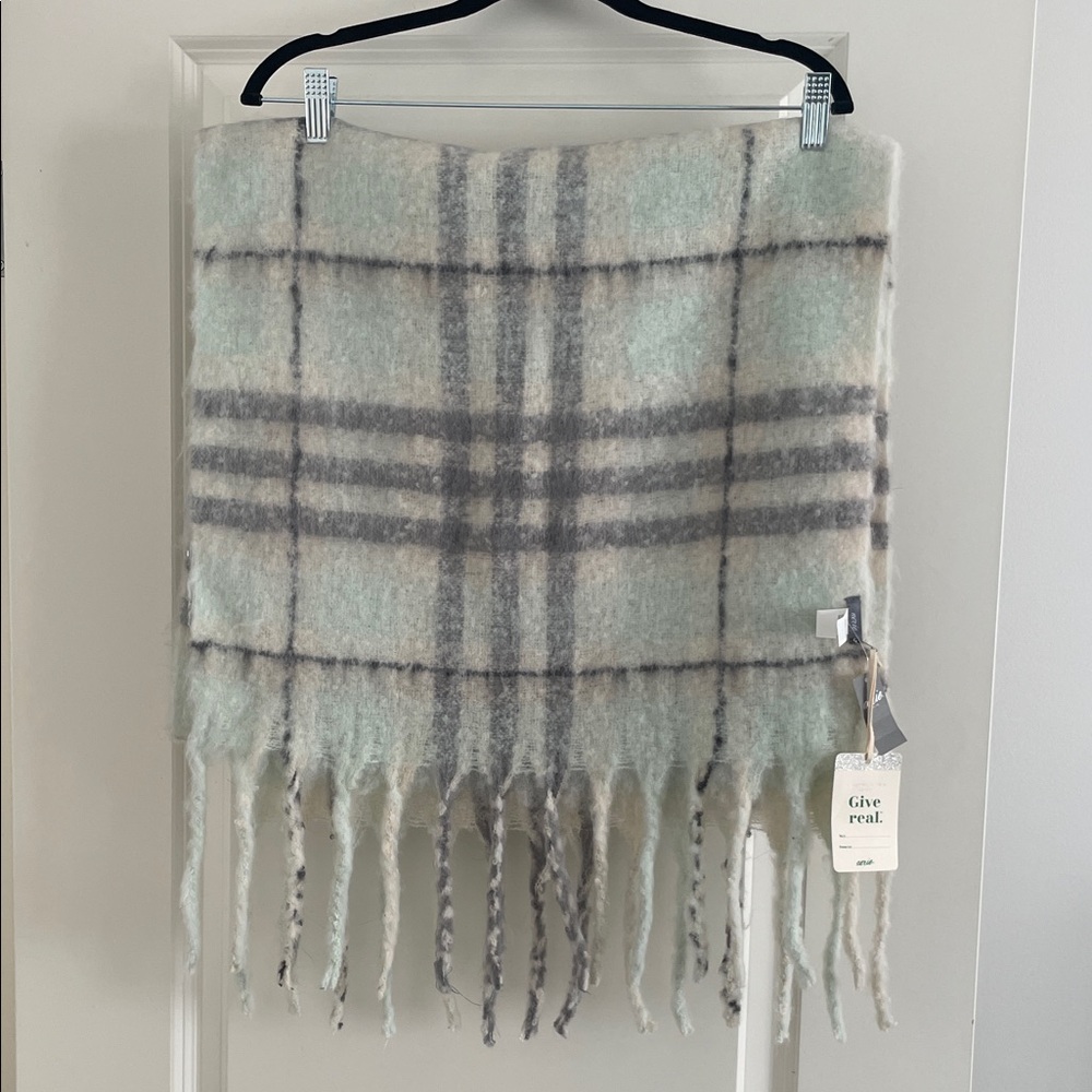 Aerie scarf